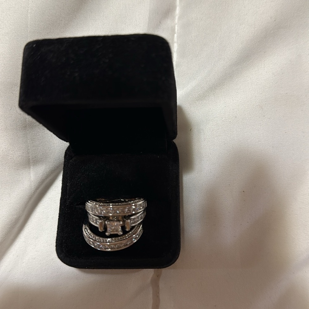 SILVER FILLED WEDDING RING - Picture 5 of 8
